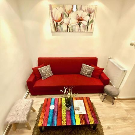 Modern Old Town Central Apartment Bukares Bagian luar foto