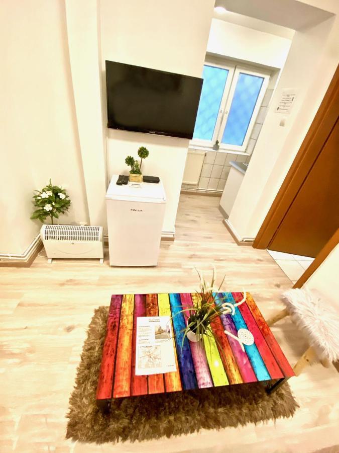 Modern Old Town Central Apartment Bukares Bagian luar foto