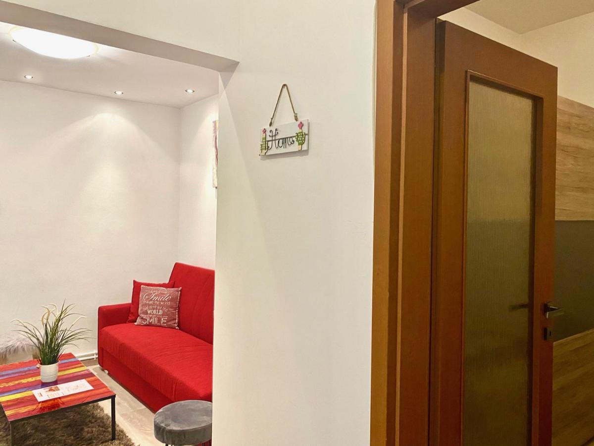 Modern Old Town Central Apartment Bukares Bagian luar foto