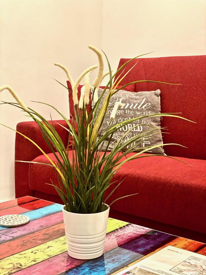 Modern Old Town Central Apartment Bukares Bagian luar foto